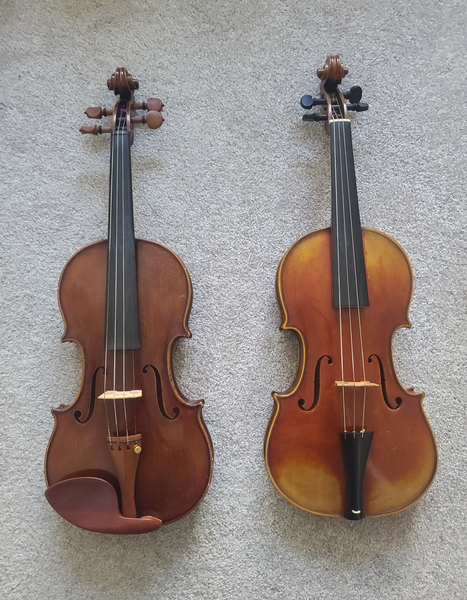 Baroque violin with modern violin