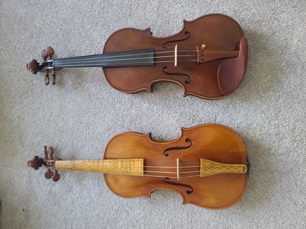 Baroque violin with modern violin